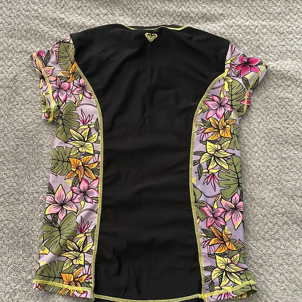 Roxy Rashguard - Picture 2 of 3